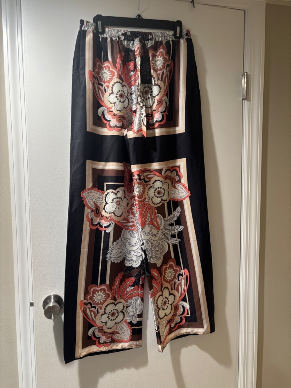 Flash sale - Wide-Leg Floral Print pant - Black and Coral w/ elastic waistband